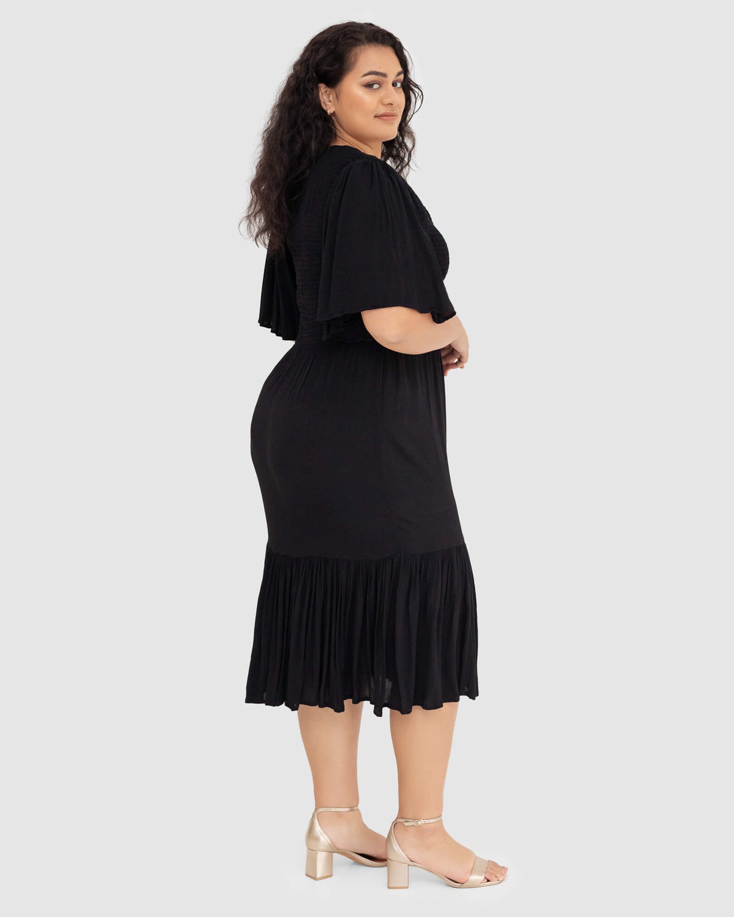 Cleo Short Sleeve Midi Dress In Black